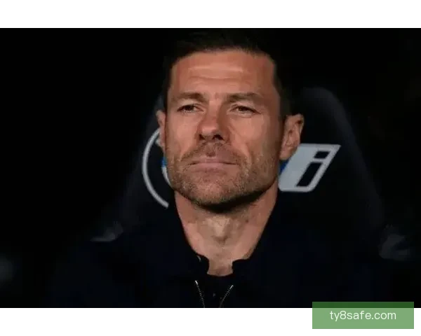 阿隆索幽默回击卡拉格质疑直言你不是传奇只是评论员身份定位清晰